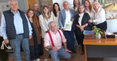 Συνάντηση για το Αειφόρο σχολείο και τον Κρητικό Διατροφικό Πολιτισμό Συνάντηση για το Αειφόρο σχολείο και τον Κρητικό Διατροφικό Πολιτισμό